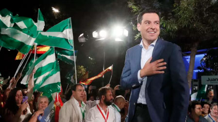 Moreno Bonilla l noche electoral que logró la mayoría absoluta a las puertas de la sede del PP andaluz&nbsp;