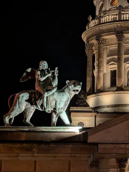 Fotografía captada por el Google Pixel 10 Pro con el zoom óptico 5X de noche sin emplear IA generativa.