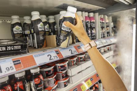 Además de yogures, hay panes, cereales y hasta agua con extra de proteína