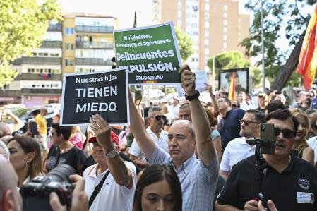 Concentración de Vox en Madrid frente a un centro de menores contra la inmigración 