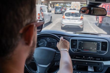 La nueva señal obligará a dejar al menos 70 metros de distancia con el coche de delante