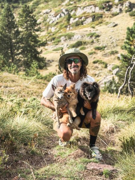 Juanma Furió no había tenido mascotas antes de sus tres perros.