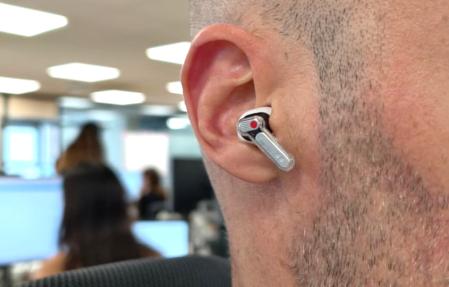 A los ear(3) no les falta comodidad.