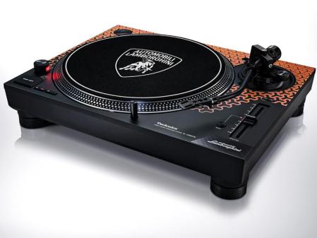 Tocadisco Technics con el logo de Lamborghini