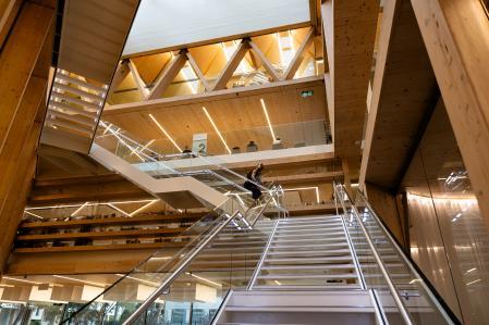Perspectiva del interior de la Biblioteca Gabriel García Márquez.
