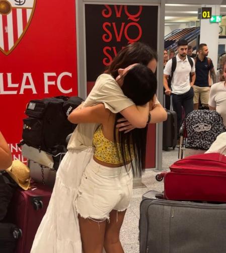 Reencuentro con su familia tras dos años sin verse