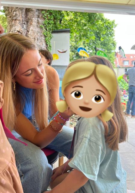 Natalia Martínez con una de sus alumnas