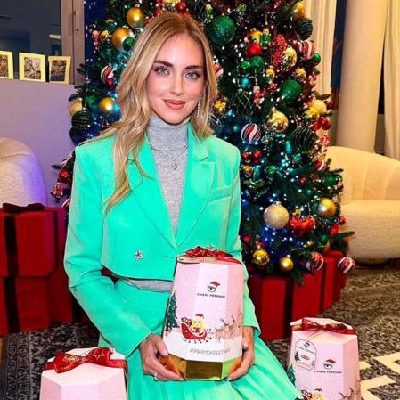 La influencer promocionando el pandoro en su red social