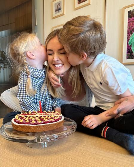 Chiara Ferragni con sus dos hijos Leone, que actualmente tiene 7 años, y Vittoria de 4