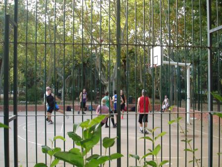 El suspense de la canasta.