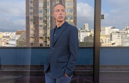 Profesor de filosofía, a él esta disciplina no le ha ayudado para hallar sosiego tras la muerte de su hijo