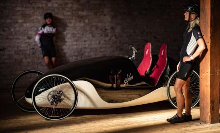 Este es el curioso resultado de combinar los conceptos de bici eléctrica y coche.