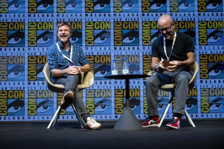 Paco Roca (izquierda) y Rodrigo Terrasa en la charla 'Del papel a la pantalla' de la San Diego Comic-Con Málaga 2025