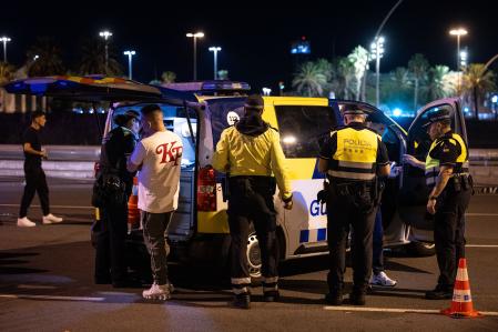 Control de alcoholemia de la Guardia Urbana en Barcelona.Miquel Muñoz / Shoointg.