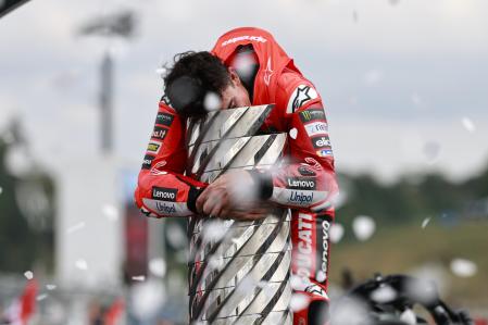 MOTEGI (Japan), 28/09/2025.- MotoGP Ducati Lenovo Team rider Marc Marquez of Spain celebrates his World Champion 2025 after the race at the Motorcycling Grand Prix of Japan in Motegi, Tochigi Prefecture, northeastern Japan, 28 September 2025. (Motociclismo, Japón, España) EFE/EPA/FRANCK ROBICHON
