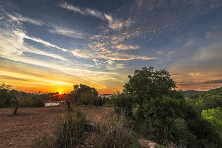 Amanecer de nubes altas en Sant Quintí de Mediona.