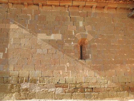 Reto visual: ¿Cuántos relojes solares hay en la pared?