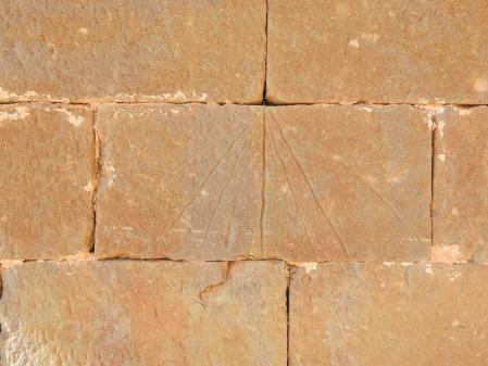 Otro de los relojes solares que estamos buscando.