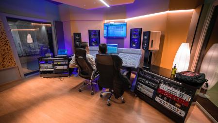 El campus de SAE Barcelona cuenta con más de 3.000 metros cuadrados de superficie y destaca por sus estudios de mezcla y sonido&nbsp;