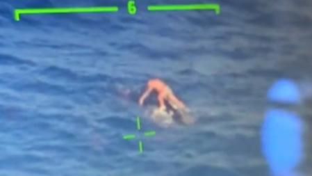 Localizado vivo y a la deriva un joven que desapareció al intentar rescatar su moto acuática