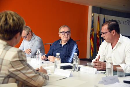 Ribera, Deusdad y Martínez Castellá, en un momento del encuentro