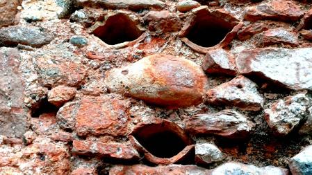 Cara de piedra en la balma del Andaló en Rellinars.