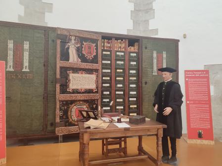 Exposición sobre el 'Armari de les tres claus de Tortosa'.