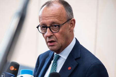 El canciller alemán, Friedrich Merz, ha declarado que Europa no está en guerra, pero tampoco en paz por los ataques híbridos que se repiten en los últimos meses.&nbsp;