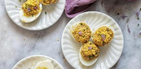 Huevos rellenos de mejillones en escabeche