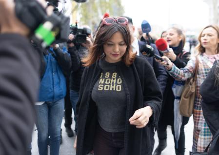 La actriz Elisa Mouliaá llegando a los Juzgados de Plaza de Castilla el 11 de abril del 2025, en Madrid&nbsp;