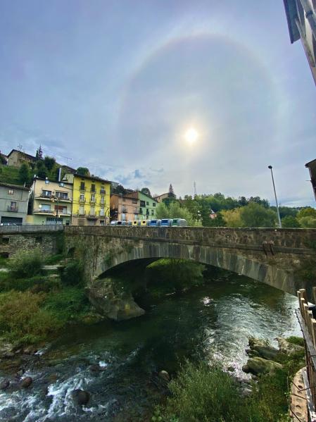 Halo solar en el Pont Vell de Campdevànol.