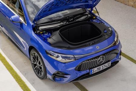 La nueva generación del CLA eléctrico incluye un espacioso compartimento para equipaje ubicado en el capó delantero.&nbsp;