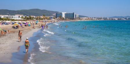 Hallan un pie en una popular playa de Ibiza llena de turistas