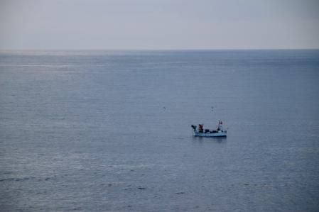 Pescando en aguas del Mediterráneo.