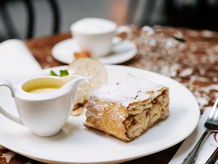 El strudel de manzana es otra de las especialidades más internacionales de Viena