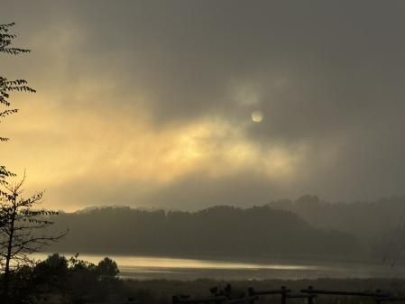 Sol entre brumas en Logroño.