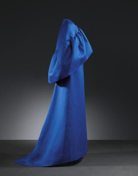 Vestido de noche en gazar de seda azul índigo (1965)
