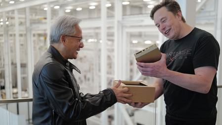 Jensen Huang entrega a Elon Musk el primer DGX Spark.