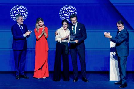 Juan del Val y Ángela Banzas, ganador y finalista del Premio Planeta 2025