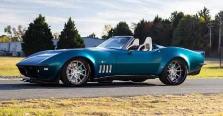 Este Corvette Stingray de 1968 renace como una joya futurista sobre ruedas.
