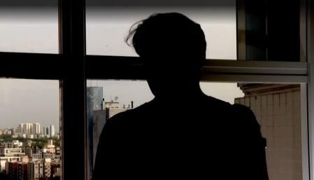 La silueta de la mujer, presentada por la prensa local