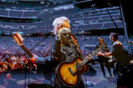 El grupo 'La Guardia'durante el concierto ‘Locos por la Música’, en el Estadio Santiago Bernabéu, en 2024