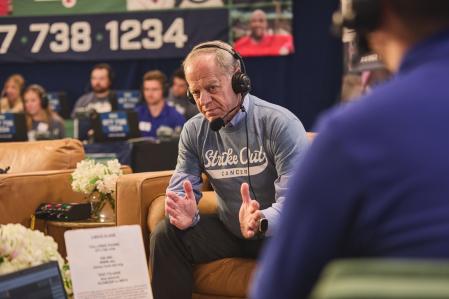 El oncólogo Joaquim Bellmunt, con una camiseta de 