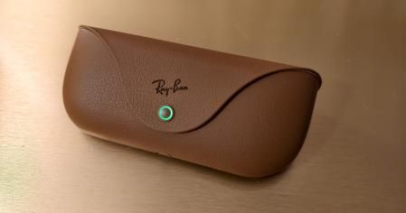 El estuche es casi idéntico al original que se proporciona con cualquier otro modelo de Ray-Ban.