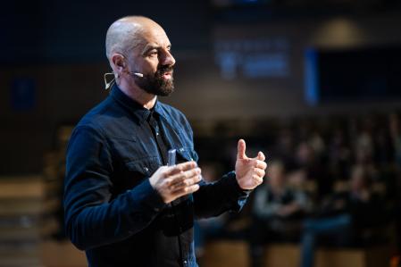 Pedro Mujica, ingeniero superior computacional.