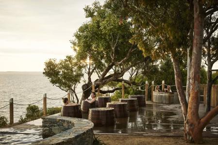 Bañeras hechas con barricas de vino de Metung Hot Springs