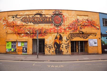 El 'street art' está muy presente en las calles y los edificios de Bristol