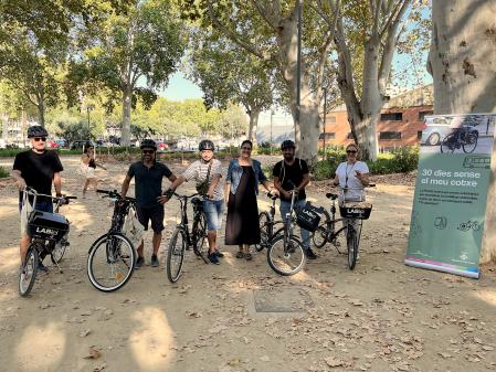 Varios ciudadanos han recibido por parte del Ayuntamiento bicis eléctricas para participar en la campaña