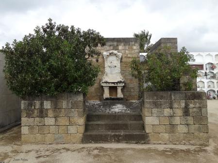 Panteón Montaner en el cementerio de Canet de Mar .