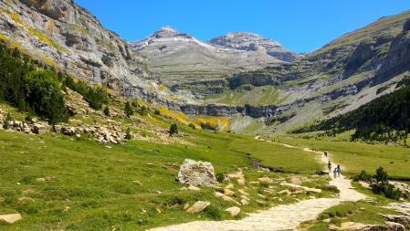 El Parque Nacional de Ordesa y Monte Perdido sorprende con rutas para todos los niveles, ideales para disfrutar en familia rodeados de paisajes espectaculares